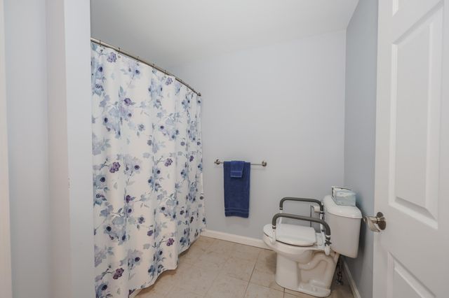 20 Bruins Lane, Raymond, NH 03077