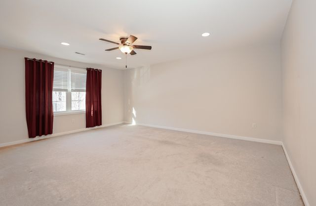 20 Bruins Lane, Raymond, NH 03077