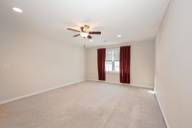 20 Bruins Lane, Raymond, NH 03077