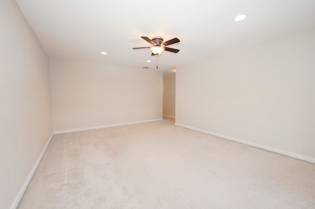 20 Bruins Lane, Raymond, NH 03077