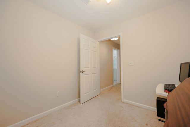 20 Bruins Lane, Raymond, NH 03077