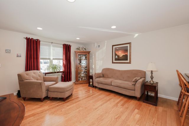 20 Bruins Lane, Raymond, NH 03077