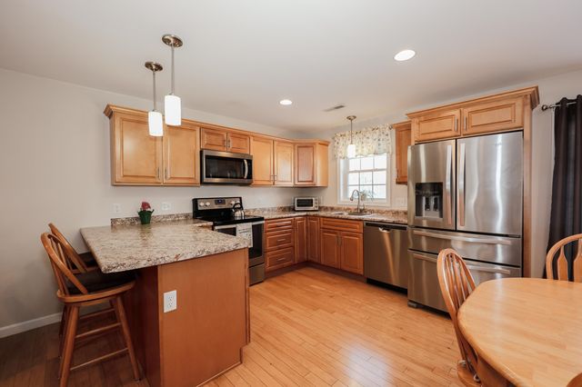 20 Bruins Lane, Raymond, NH 03077