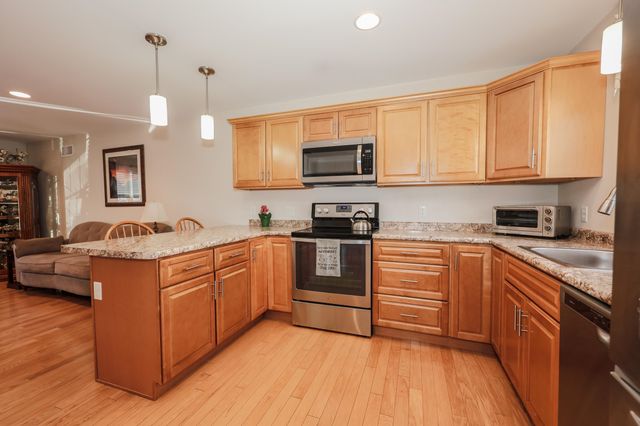 20 Bruins Lane, Raymond, NH 03077