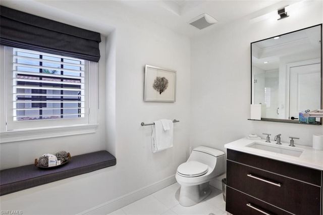 270 5th AVE S H-2, Naples, FL 34102