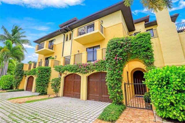 270 5th AVE S H-2, Naples, FL 34102