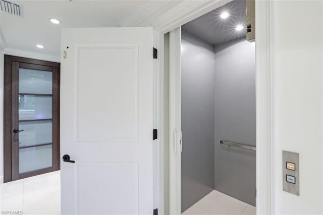 270 5th AVE S H-2, Naples, FL 34102