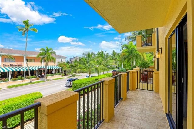 270 5th AVE S H-2, Naples, FL 34102