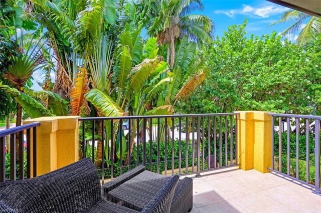 270 5th AVE S H-2, Naples, FL 34102