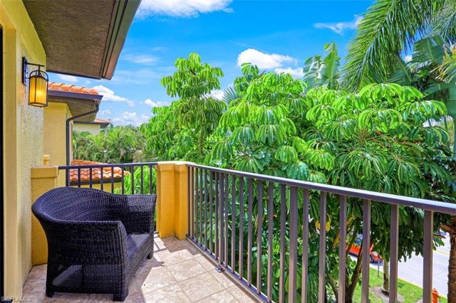 270 5th AVE S H-2, Naples, FL 34102