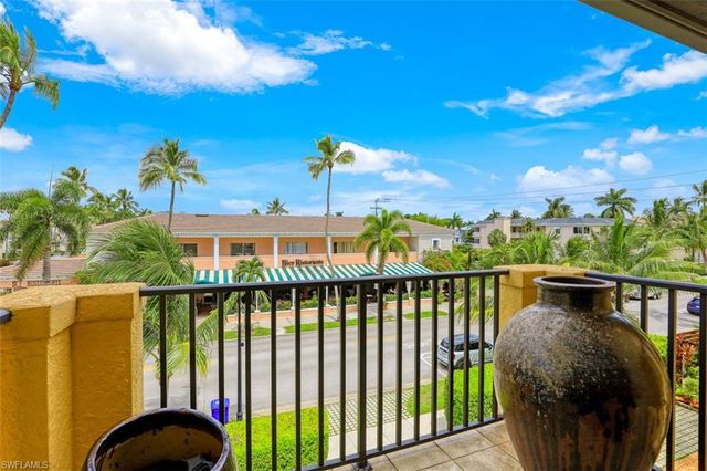 270 5th AVE S H-2, Naples, FL 34102