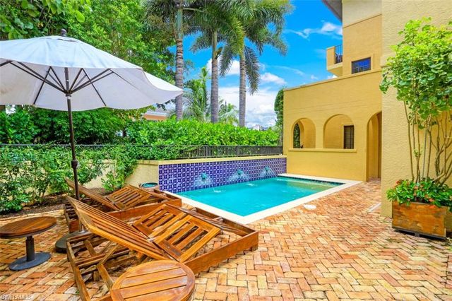 270 5th AVE S H-2, Naples, FL 34102