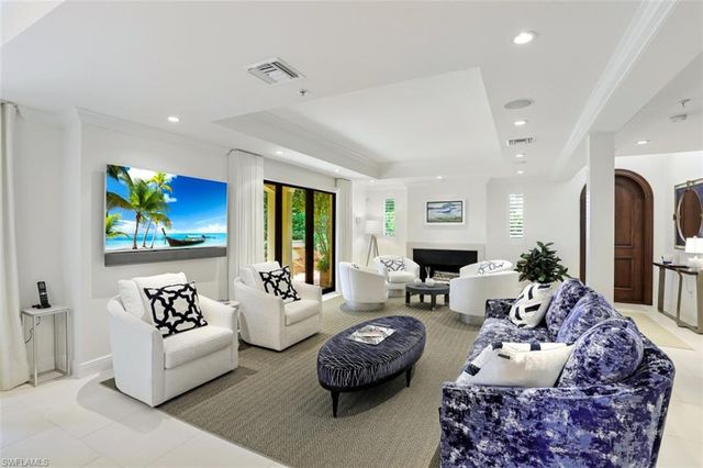 270 5th AVE S H-2, Naples, FL 34102