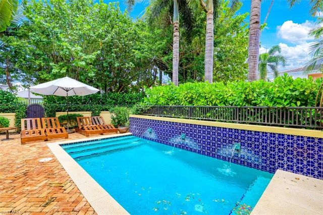 270 5th AVE S H-2, Naples, FL 34102