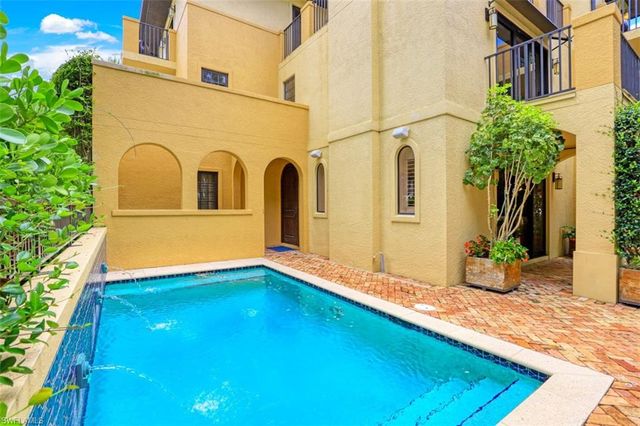 270 5th AVE S H-2, Naples, FL 34102