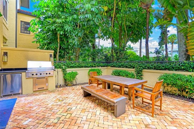 270 5th AVE S H-2, Naples, FL 34102
