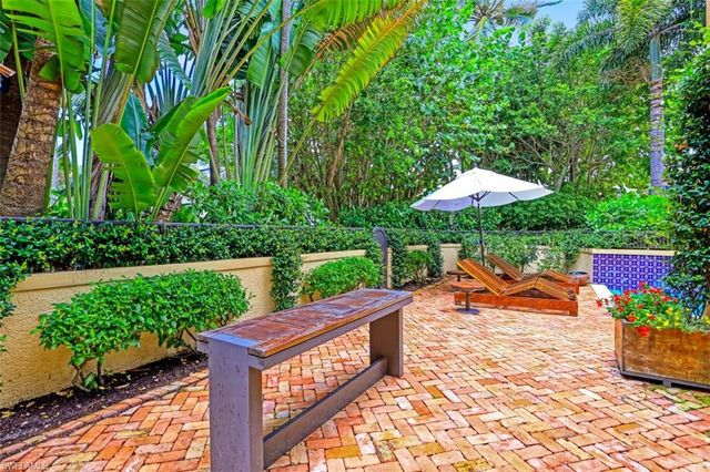 270 5th AVE S H-2, Naples, FL 34102