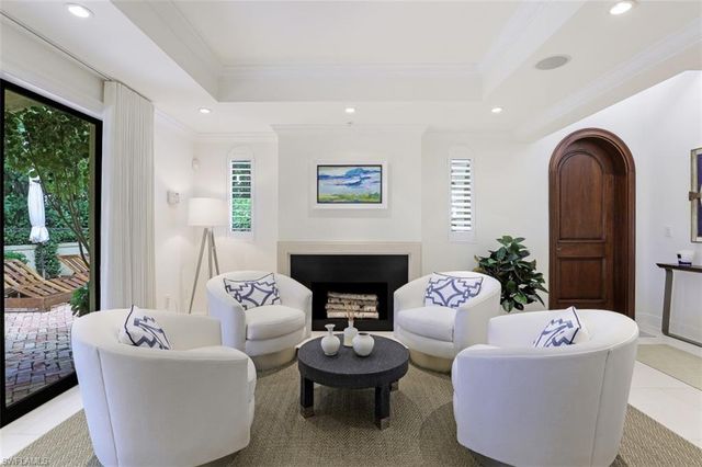 270 5th AVE S H-2, Naples, FL 34102