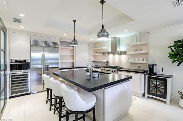 270 5th AVE S H-2, Naples, FL 34102
