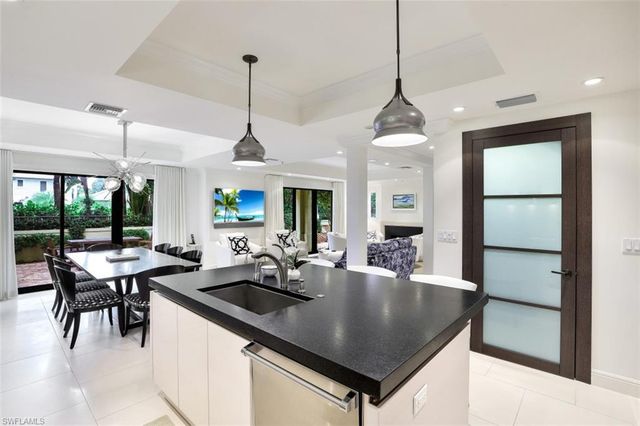 270 5th AVE S H-2, Naples, FL 34102