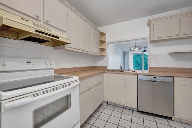 9470 Poinciana Place 308, Davie, FL 33324