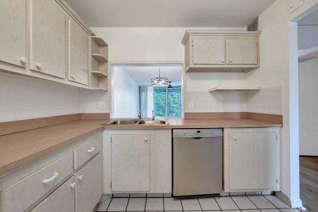 9470 Poinciana Place 308, Davie, FL 33324