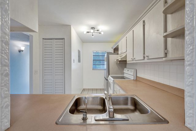 9470 Poinciana Place 308, Davie, FL 33324