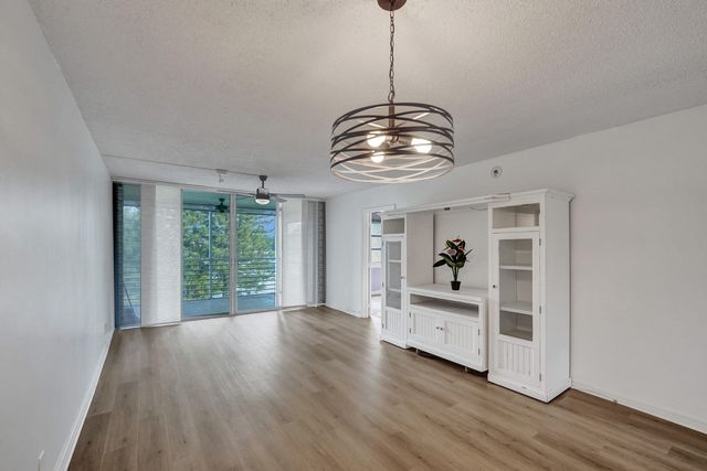 9470 Poinciana Place 308, Davie, FL 33324