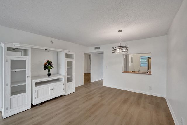 9470 Poinciana Place 308, Davie, FL 33324