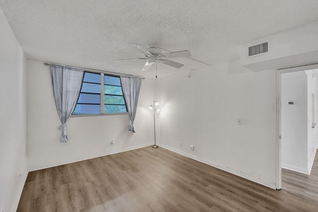 9470 Poinciana Place 308, Davie, FL 33324