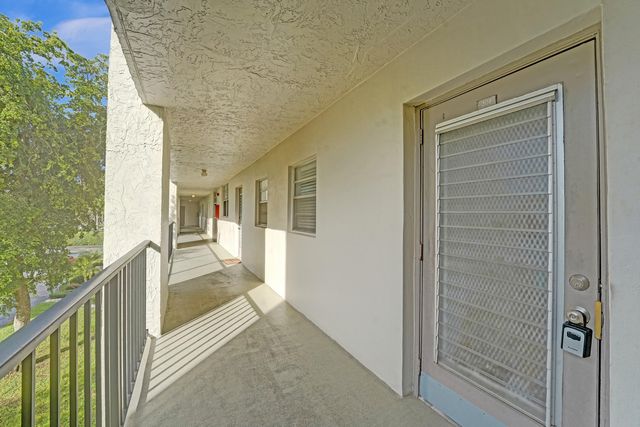 9470 Poinciana Place 308, Davie, FL 33324