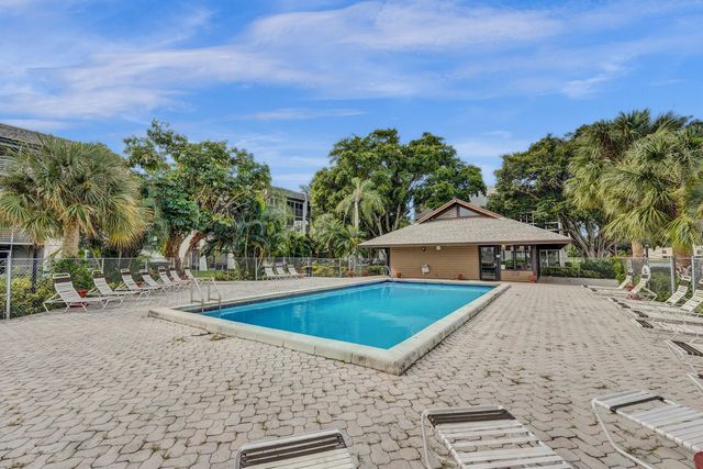 9470 Poinciana Place 308, Davie, FL 33324