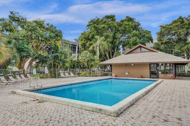 9470 Poinciana Place 308, Davie, FL 33324