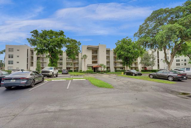 9470 Poinciana Place 308, Davie, FL 33324