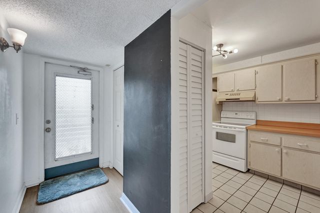 9470 Poinciana Place 308, Davie, FL 33324