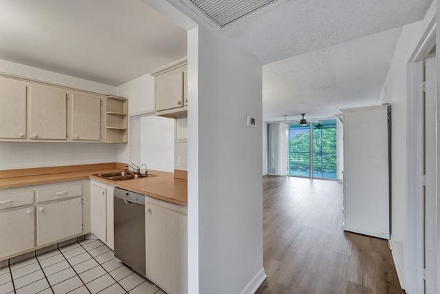 9470 Poinciana Place 308, Davie, FL 33324