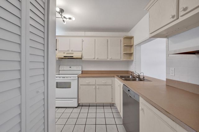 9470 Poinciana Place 308, Davie, FL 33324