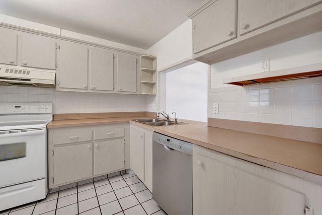 9470 Poinciana Place 308, Davie, FL 33324