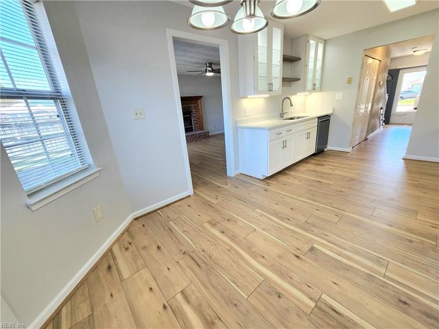 5837 Glen View DR, Virginia Beach, VA 23464