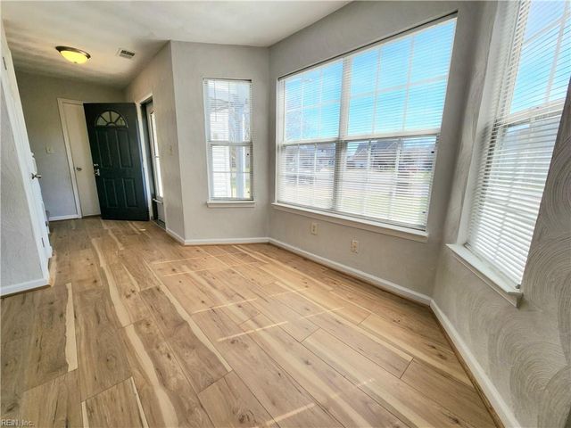 5837 Glen View DR, Virginia Beach, VA 23464