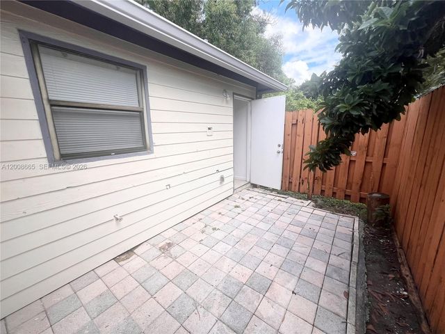 1832 My Pl j-39, West Palm Beach, FL 33417
