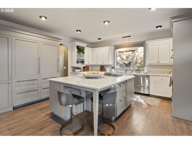 13048 KNAUS Rd, Lake Oswego, OR 97034