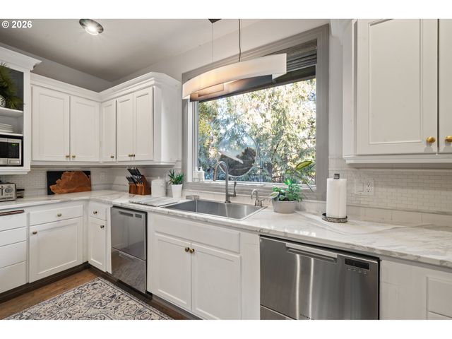 13048 KNAUS Rd, Lake Oswego, OR 97034