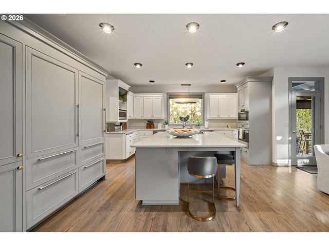 13048 KNAUS Rd, Lake Oswego, OR 97034