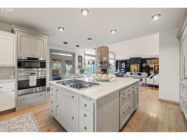 13048 KNAUS Rd, Lake Oswego, OR 97034