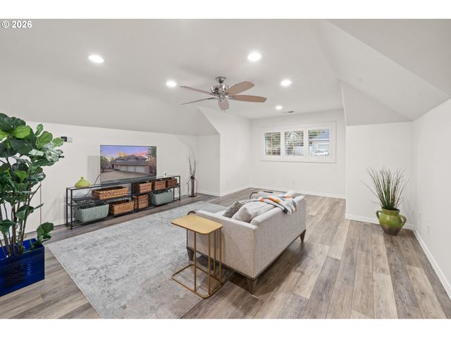 13048 KNAUS Rd, Lake Oswego, OR 97034