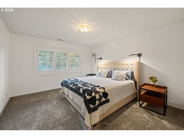 13048 KNAUS Rd, Lake Oswego, OR 97034