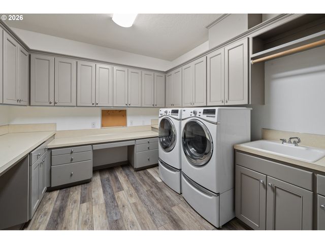 13048 KNAUS Rd, Lake Oswego, OR 97034