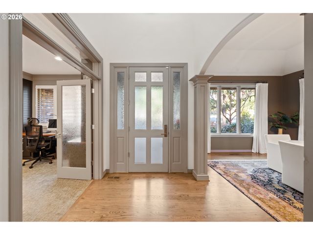 13048 KNAUS Rd, Lake Oswego, OR 97034