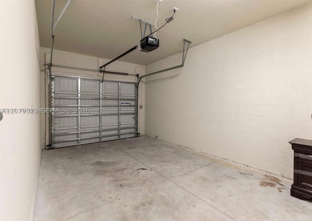 1240 Eucalyptus Dr 2, Hollywood, FL 33021